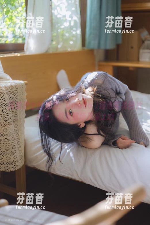 探索护士的魅力：Umeko J精选写真图片合集，尽显职场风采.txt